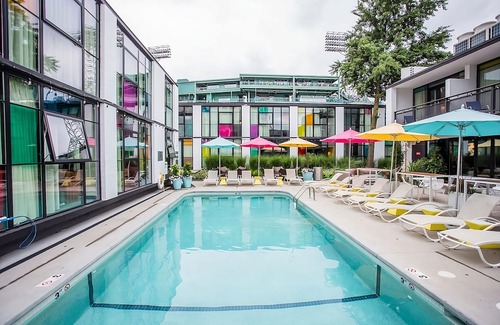 West Fens Hotel | Queen ADA Trailer Stay w/Vinyl Library, Outdoor Pool, Steps to Attractions!
