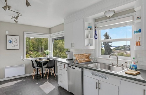 West Queen Anne Condo | Queen Anne Charmer with Views of Puget Sound!