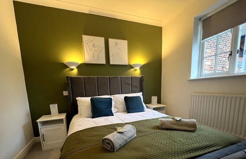 Abingdon House | Queen Anne Court By Prescott Apartments