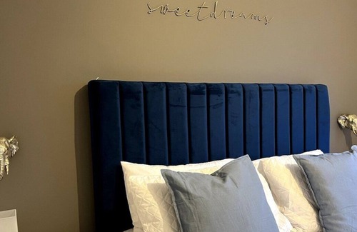 Abingdon House | Queen Anne Court By Prescott Apartments