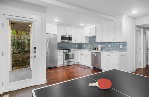 North Queen Anne House | Queen Anne Home w/Water Views 5bd, 3500sqft, & Large Deck! Plus two balconies!