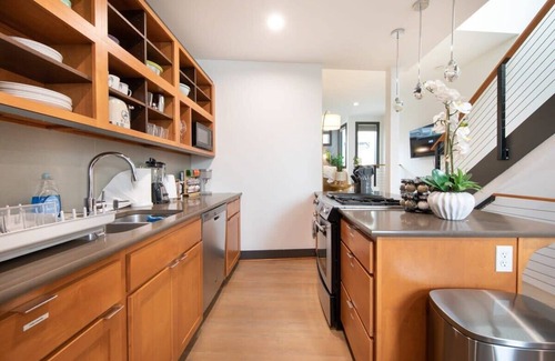 East Queen Anne House | Queen Anne Modern Family Home Free Parking - SLU - Gym