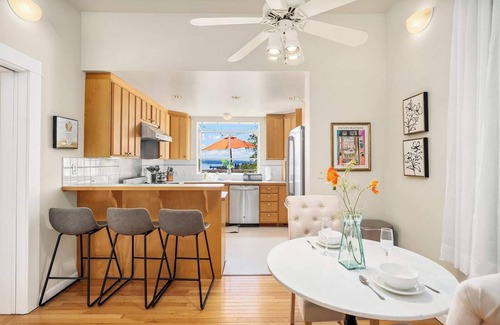 West Queen Anne House | Queen Anne Retreat with Bay Views | Dining & Shop