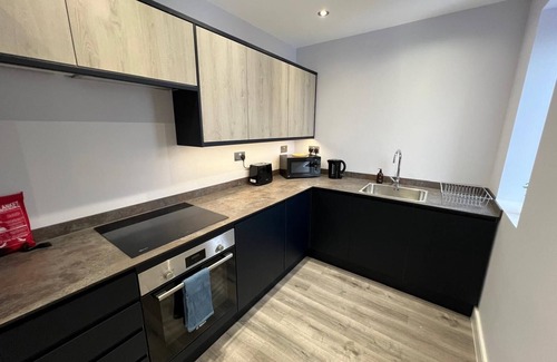 Abingdon Apartment | Queen Apartment | 7 Guests | High Spec | En-Suites