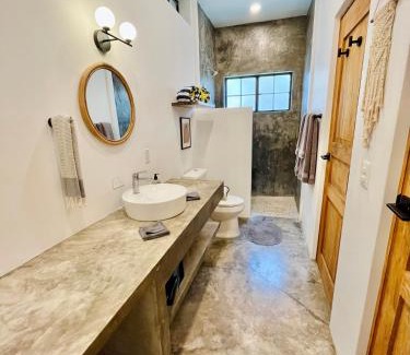San Francisco Apartment | Queen Bed, Full Kitchen, Air Conditioning, Pool, Fast Wifi - Mar at Casa Calavera