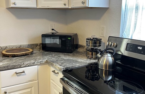 Pueblo Cottage | Queen Bed/LazyBoy Futon/Nespresso/Smart TVs/Wi-Fi