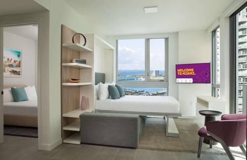 Downtown Miami Hotel | Queen bed near Downtown Miami, cruise port, Kaseya Center & Bayside Park