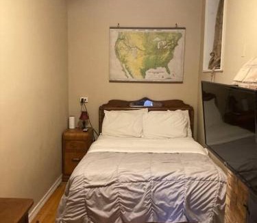 Lakeview Bed & Breakfast | Queen bed with Private bathroom in Lakeview - 2E