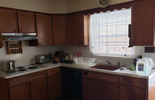 Monticello House | Queen Beds, Free Parking, Fast Wi-Fi, Mountains, Casino, Indoor Waterpark