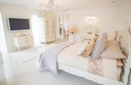 Merthyr Tydfil Bed & Breakfast | Queen Bee & B