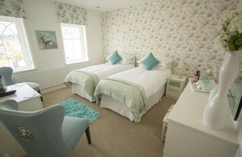 Merthyr Tydfil Bed & Breakfast | Queen Bee & B