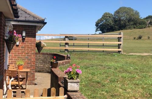 Sandown House | Queen Bower Farm Lodge