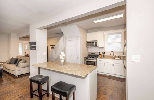 Cincinnati House | Queen City Homestead For 6!