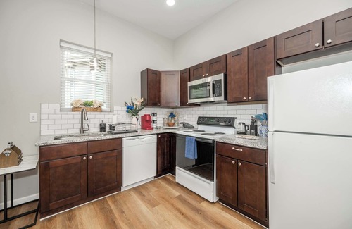 Avondale Apartment | Queen City Retreat 1 - Cozy Home for 6 Near Attractions & Restaurants
