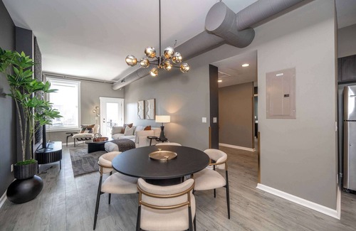 Mount Auburn Apartment | Queen City Views 4 – Chic Apt!