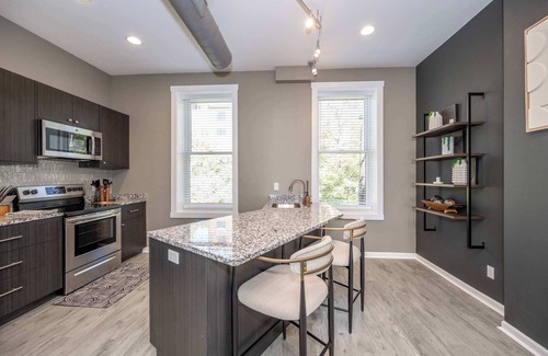 Mount Auburn Apartment | Queen City Views 4 – Chic Apt!