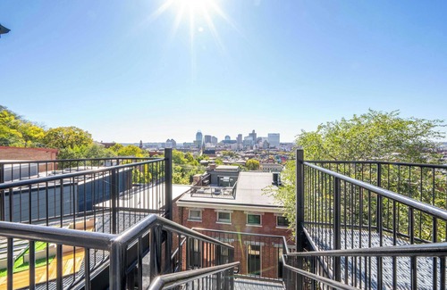 Mount Auburn Apartment | Queen City Views 4 – Chic Apt!