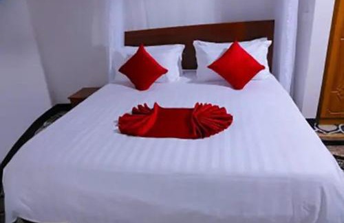 Kasese Hotel | QUEEN ELIZABETH CULTURE CENTRE kasese