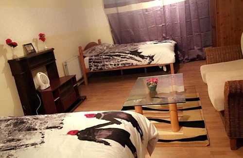 Gillingham House | Queen Guest house