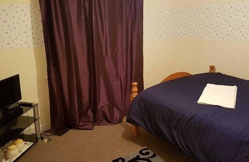Gillingham House | Queen Guest house
