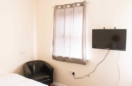 Gillingham House | Queen Guest house