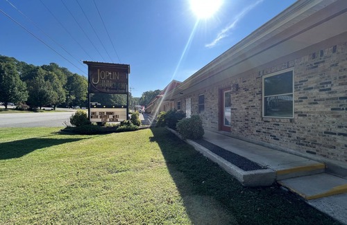 Mount Ida Apartment | Queen Guest Room located at the Joplin Inn at the entrance to Mountain Harbor, just 2 1/2 miles from Lake Ouachita. by RedAwning