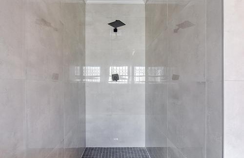 Germiston House | QUEEN GUEST Villa
