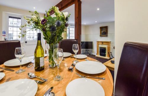 Winchcombe House | Queen Mary