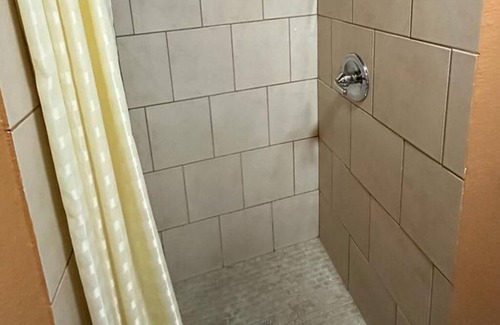 Victorville House | Queen Non Smoking at New Corral Motel
