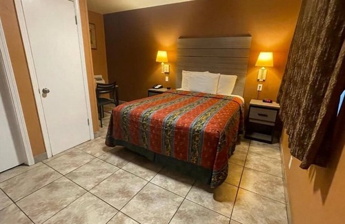 Victorville House | Queen Non Smoking at New Corral Motel