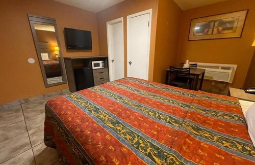 Victorville House | Queen Non Smoking at New Corral Motel