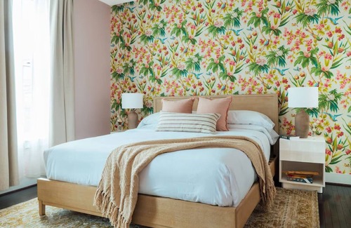 Five Points South Hotel | Queen Room at The Painted Lady! Pet-Friendly, Free Parking! Near Railroad Park!
