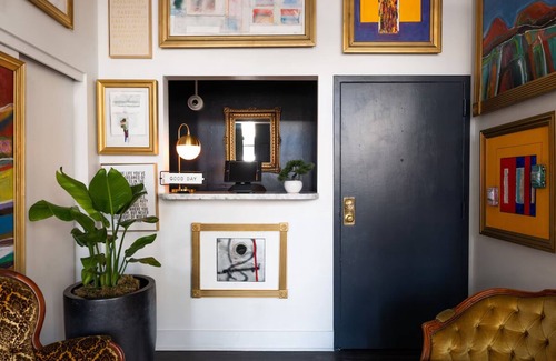Lower Haight House | Queen Room in Metro Hotel, Artsy & Modern, Righ in the Heart of Haight