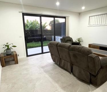 Guildford House | Queen Room in Modern House with Attached Bathroom - OR5