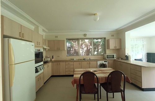 Beecroft House | Queen Room in Spacious and Peaceful House with Garden (Shared accomodation)
