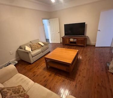 West Ryde House | Queen Room in West Ryde Home - E1