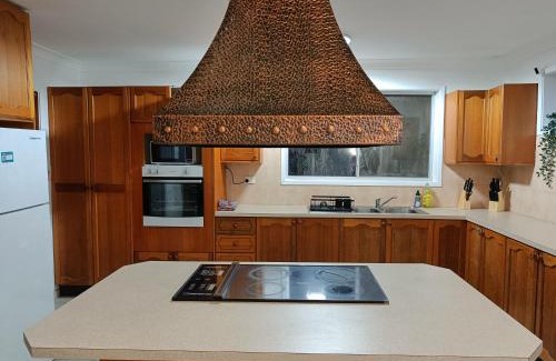 Carlingford House | Queen Room near Shopping Mall & Station- NC1