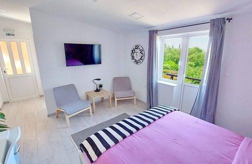 Mocici Apartment | Queen room with balcony - near Dubrovnik airport
