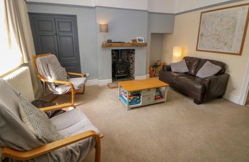 Tideswell House | Queen's Cottage