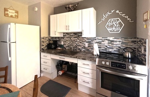 Bradenton Beach Cottage | Queen's Gate Resort