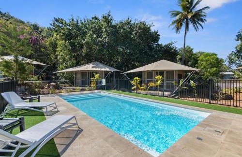 Nelly Bay Apartment | Queen Safari Tent 4
