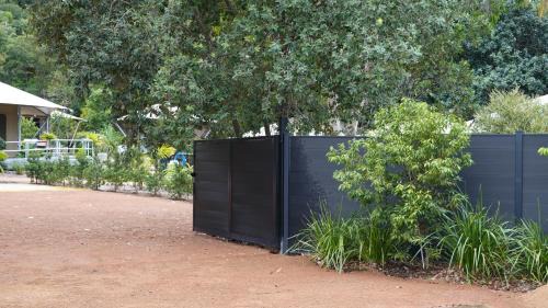 Nelly Bay Apartment | Queen Safari Tent 4