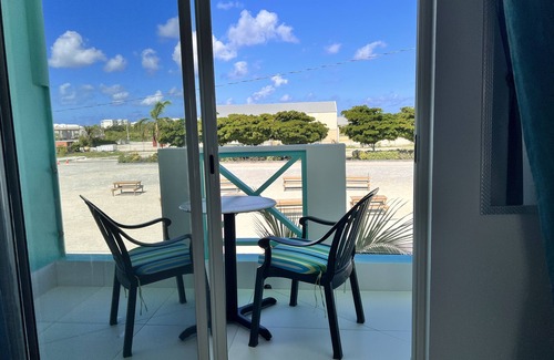 Grace Bay Apartment | Queen Size Bedroom - TheSuites@Mr.Groupers