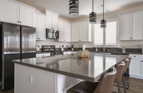 Merced House | *Queen Suite by hospital & UC w/Private Bathroom*