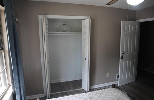 Church Street House | Queen Suite + Private Bath 8 Mins From ATL Airport w/ Fast Wifi