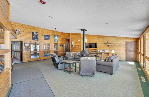 Boulder Junction Apartment | Queen Whirlpool Suite 101