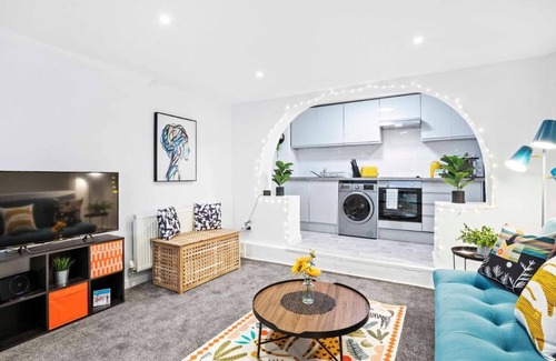 Brighton City Centre Apartment | Queens Apartment By My Getaways Free Parking for one car