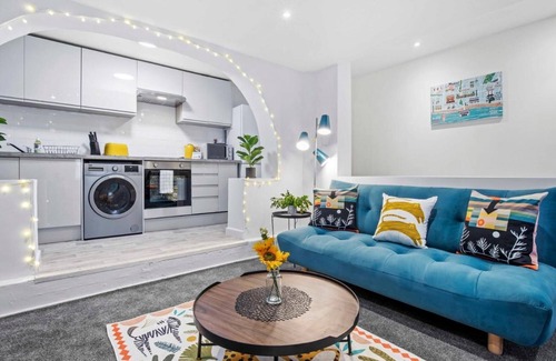 Brighton City Centre Apartment | Queens Apartment By My Getaways Free Parking for one car