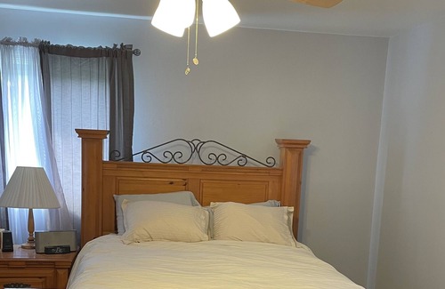 Wanamassa House | Queens Castle close to everything, family and furry friend friendly