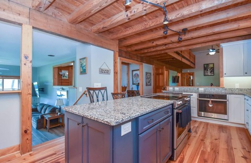 Mount Mourne Cabin | Queens Cove Cottage - Log Cabin w Private Dock - Lake Norman Vacation Rental